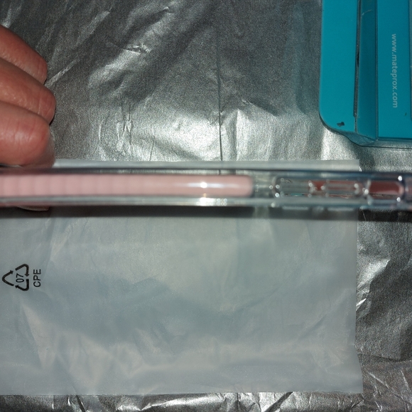 iPhone XR Case Clear/Pink. Thin. New - Picture 2 of 3